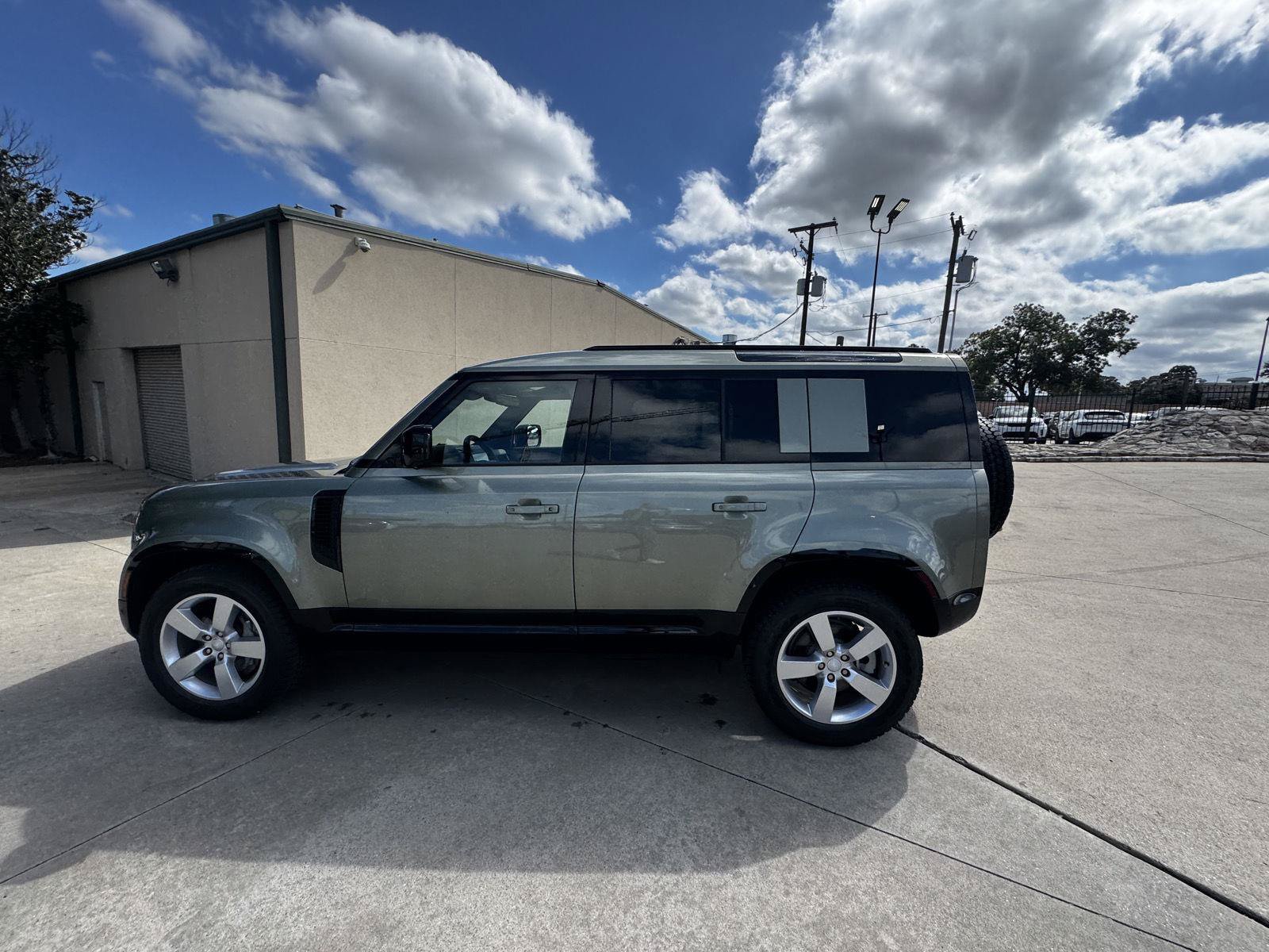 Used 2025 Land Rover Defender 110 X-Dynamic SE AWD/4WD image 3