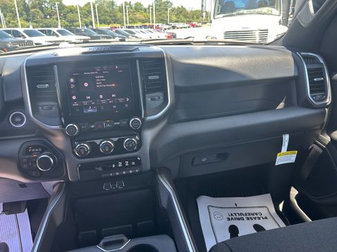 New 2026 RAM 1500 Express AWD/4WD image 12