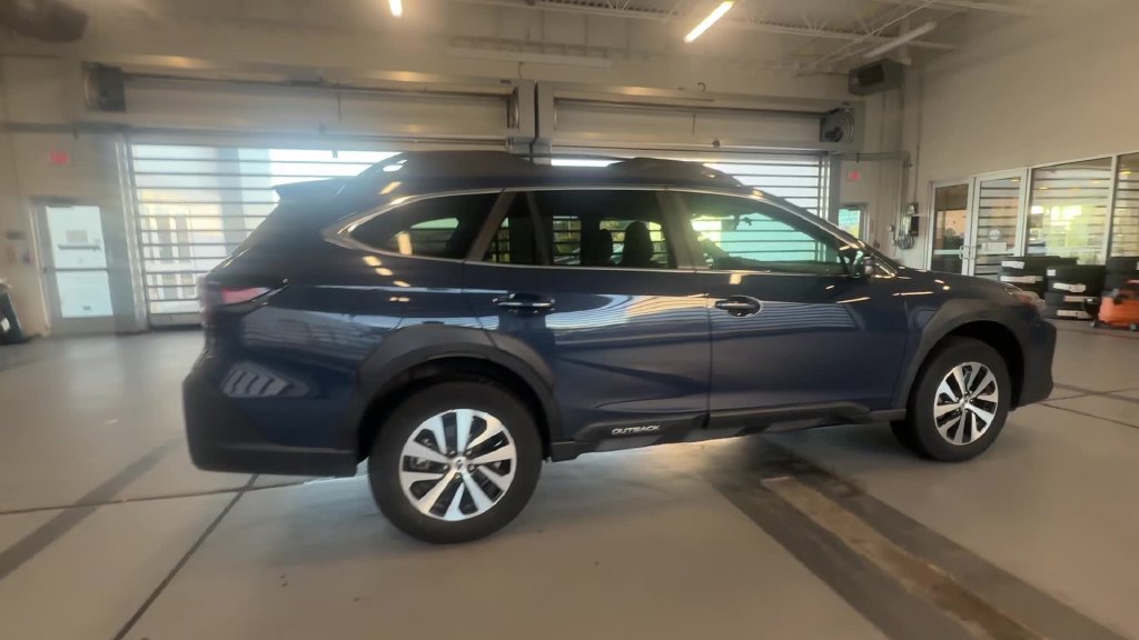 Used 2024 Subaru Outback Premium AWD/4WD image 11