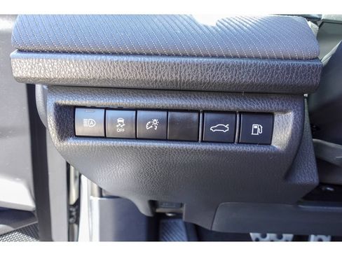Used 2025 Toyota Camry SE FWD image 13