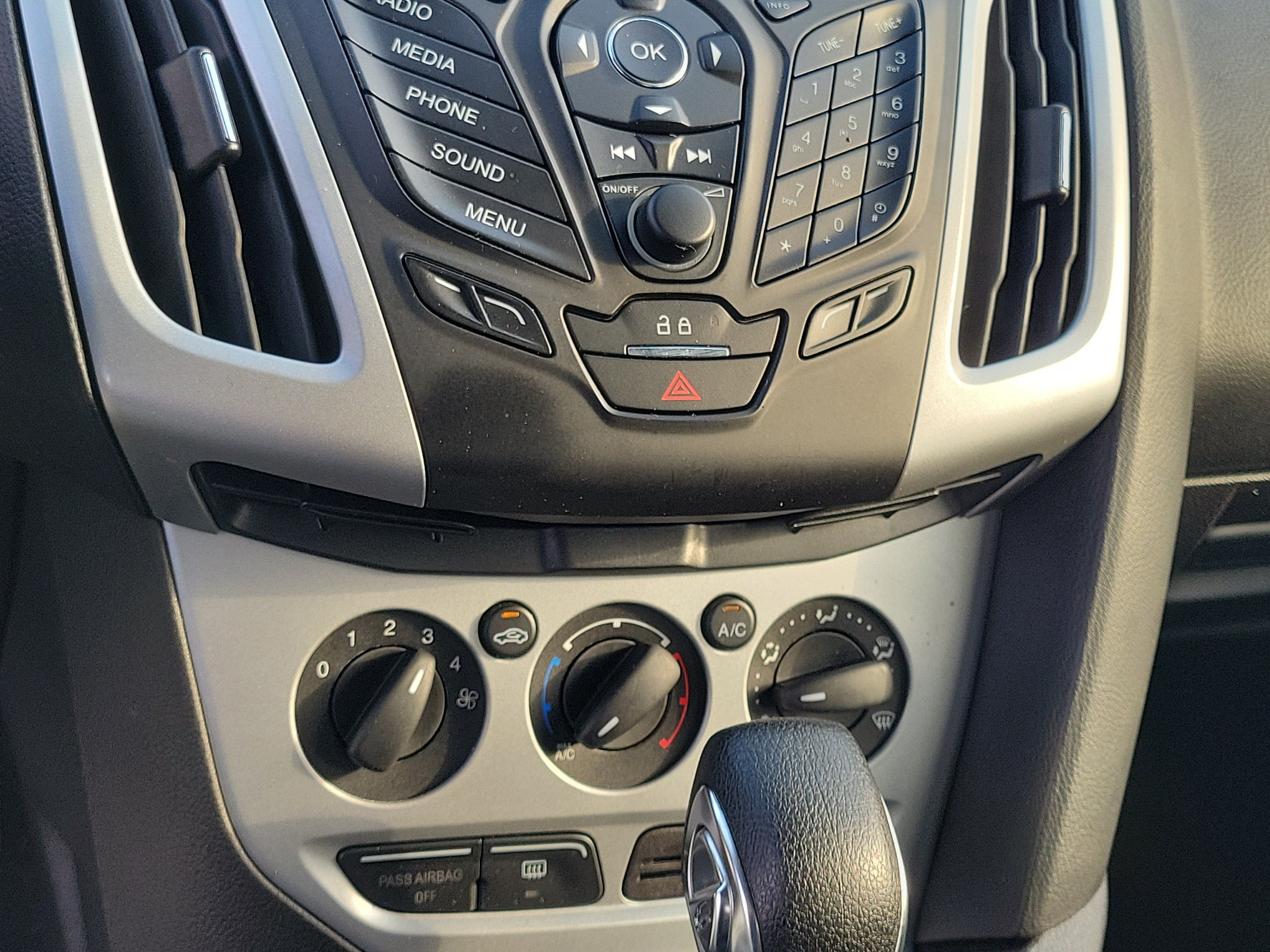 Used 2014 Ford Focus SE FWD image 27
