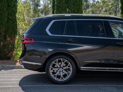 Used 2023 BMW X7 xDrive40i w/ Parking Assistance Package image 13