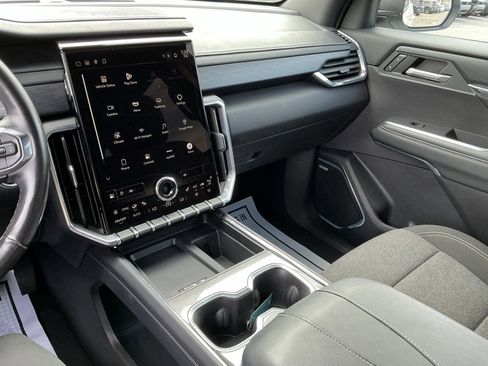 Used 2025 GMC Acadia Elevation image 45