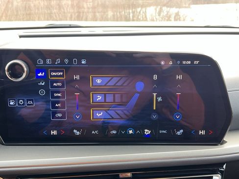 Used 2024 Chevrolet Traverse LT w/ Trailering Package image 23