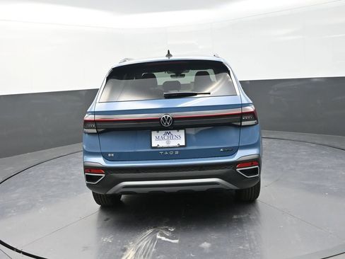 New 2026 Volkswagen Taos SE image 9