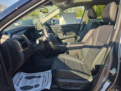 New 2026 Nissan Rogue Platinum w/ Platinum Premium Package image 9