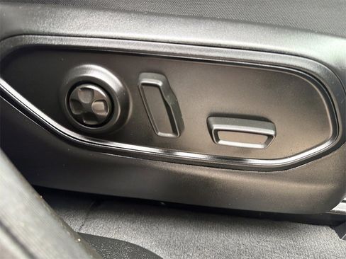 Used 2023 Jeep Grand Cherokee Limited w/ Luxury Tech Group II image 21