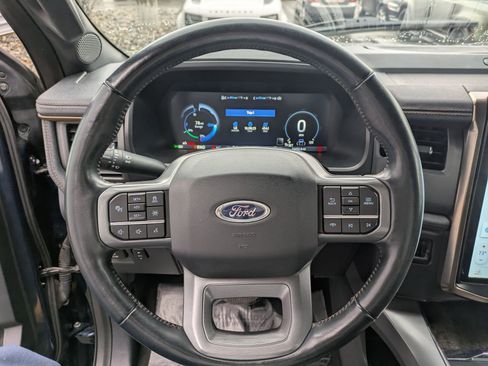 Used 2022 Ford F150 Lightning Lariat image 16