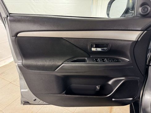 Used 2017 Mitsubishi Outlander SE image 15