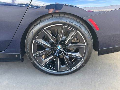New 2025 BMW i7 xDrive60 image 14