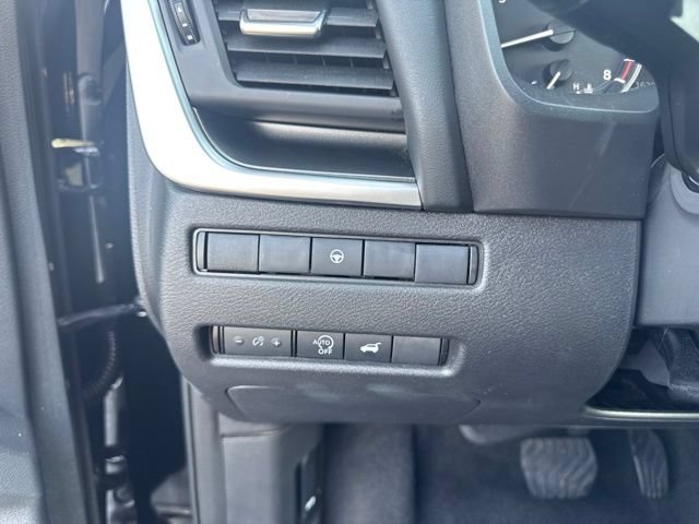 Used 2025 Nissan Rogue SV FWD image 16