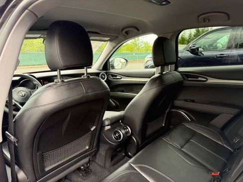 Used 2018 Alfa Romeo Stelvio AWD image 31