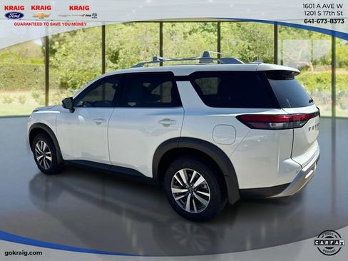 Used 2024 Nissan Pathfinder SL AWD/4WD image 7