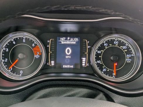 Used 2019 Jeep Cherokee Latitude Plus w/ Cold Weather Group AWD/4WD image 34