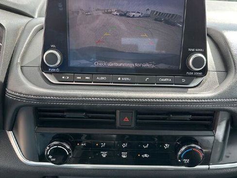 Used 2024 Nissan Rogue S FWD image 26