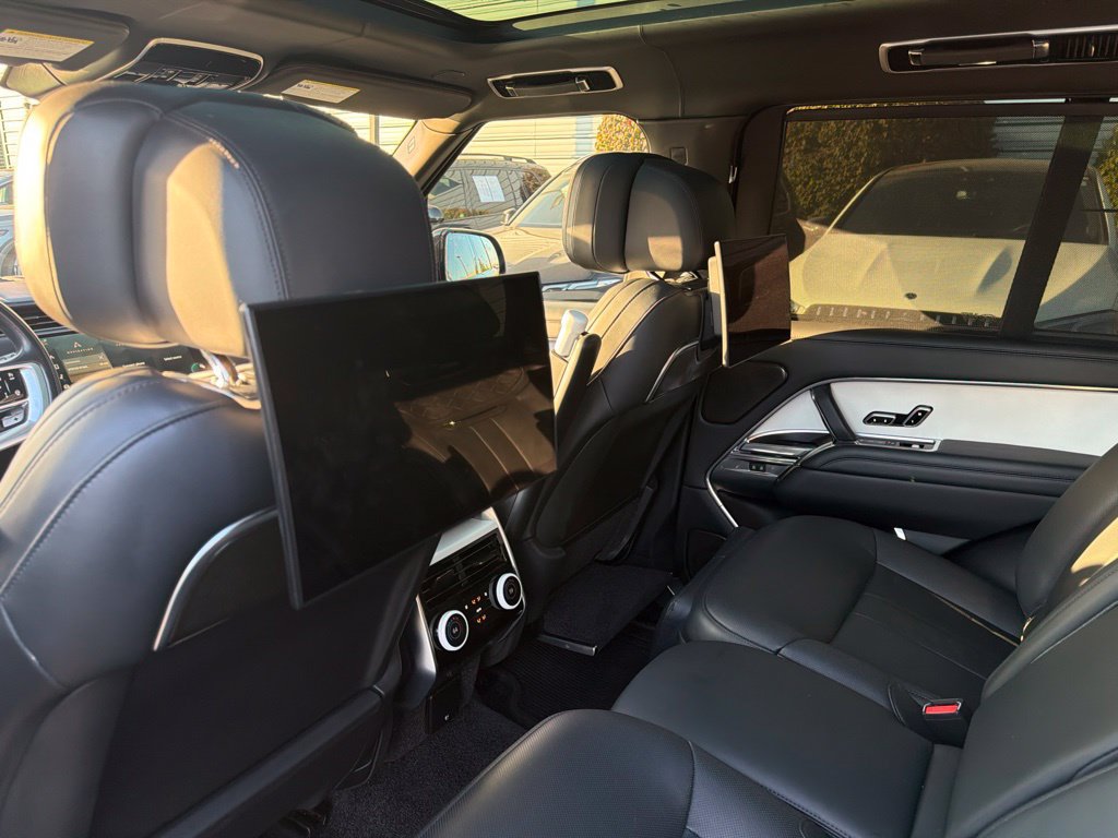 Used 2023 Land Rover Range Rover SV AWD/4WD image 11