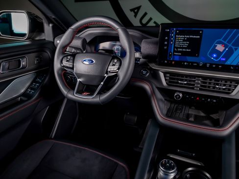 Used 2025 Ford Explorer ST image 6