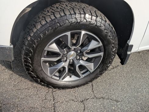 Used 2023 Chevrolet Silverado 1500 LT image 12