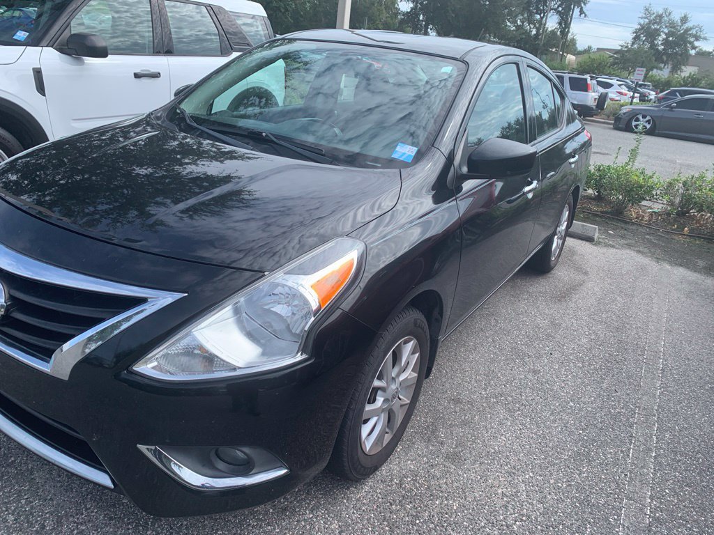 Used 2017 Nissan Versa SV w/ SV Special Edition Package FWD image 2