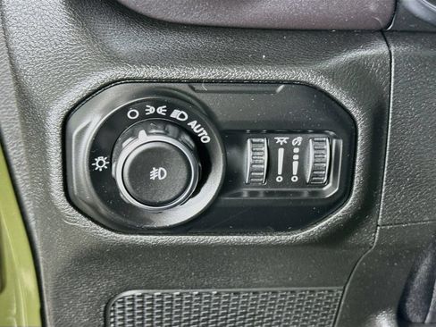 Used 2021 Jeep Wrangler Unlimited Sahara AWD/4WD image 12
