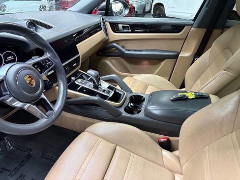 Used 2021 Porsche Cayenne E-Hybrid Coupe image 33