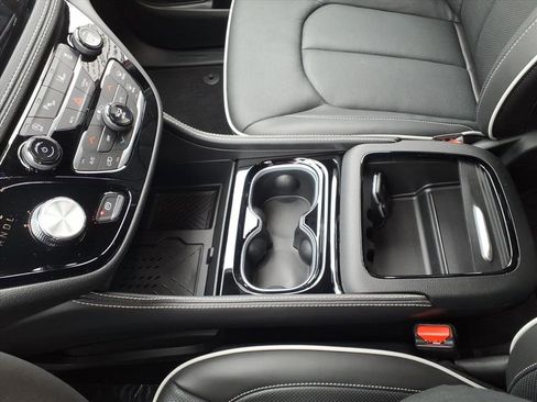 New 2026 Chrysler Pacifica Limited image 14