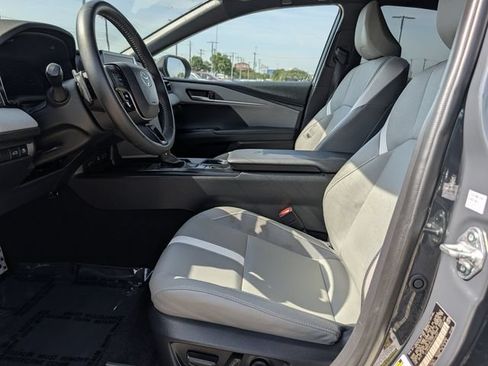 Used 2025 Toyota Camry SE w/ Convenience Package FWD image 26