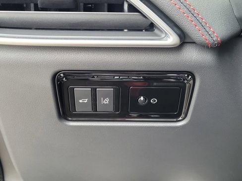 Used 2017 Jaguar F-PACE S image 18