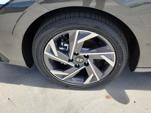 New 2025 Hyundai Elantra Limited image 7