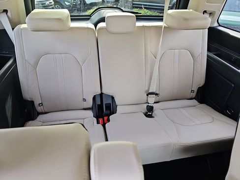 Used 2023 Ford Expedition Platinum image 14