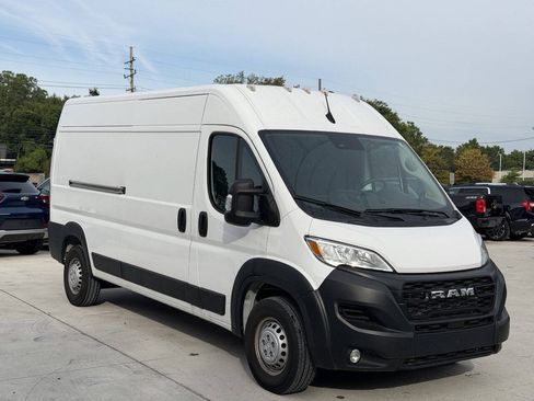 Used 2024 RAM ProMaster 2500 w/ Convenience Group FWD image 3