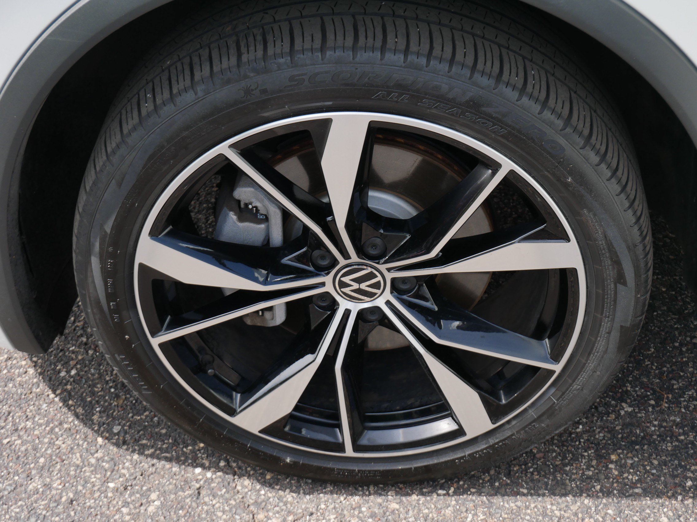 Certified 2024 Volkswagen Tiguan SEL R-Line AWD/4WD image 15