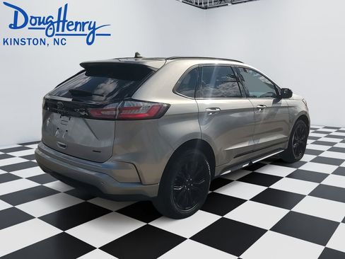 Used 2024 Ford Edge SE w/ Black Appearance Package AWD/4WD image 5