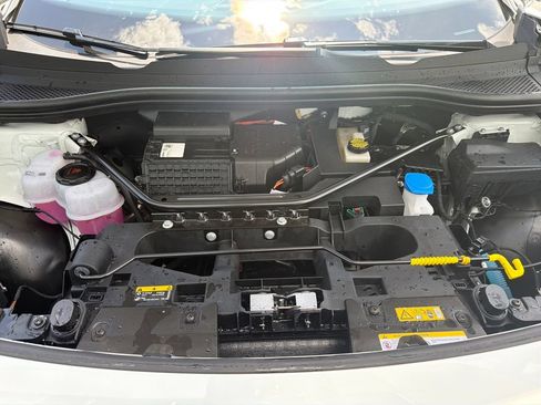 Certified 2025 Volkswagen ID.4 Pro AWD/4WD image 23
