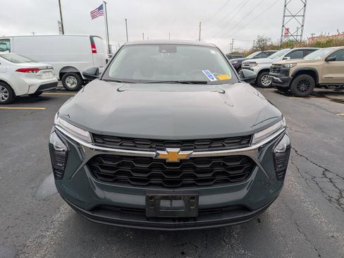 Used 2025 Chevrolet Trax LS w/ LS Convenience Package FWD image 2