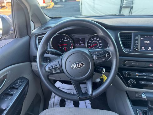 Used 2019 Kia Sedona L image 9