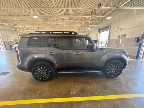 Used 2024 Lexus GX 550 w/ Accessory Package (Z1) AWD/4WD image 8