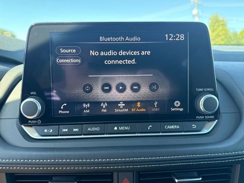 Used 2025 Nissan Rogue SV image 24