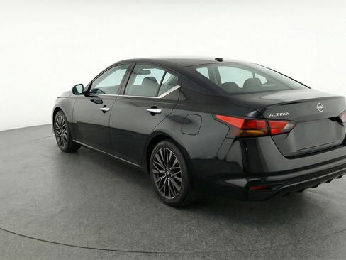 Used 2025 Nissan Altima 2.5 SV image 6