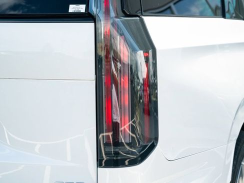 Used 2025 Cadillac Escalade Sport Platinum w/ LPO, Floor Liner Package AWD/4WD image 13