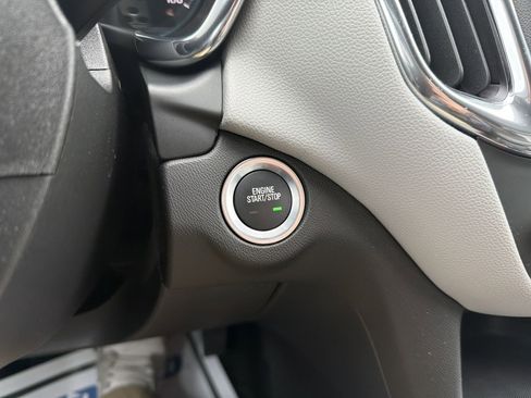 Used 2023 Chevrolet Equinox LT image 17