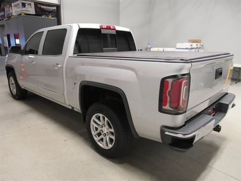 Used 2018 GMC Sierra 1500 SLT w/ SLT Preferred Package image 4