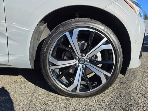 Certified 2025 Volvo XC60 B5 Ultra w/ Protection Package Premier image 9