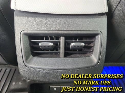 Used 2025 Chevrolet Equinox EV LT w/ Convenience Package II image 21