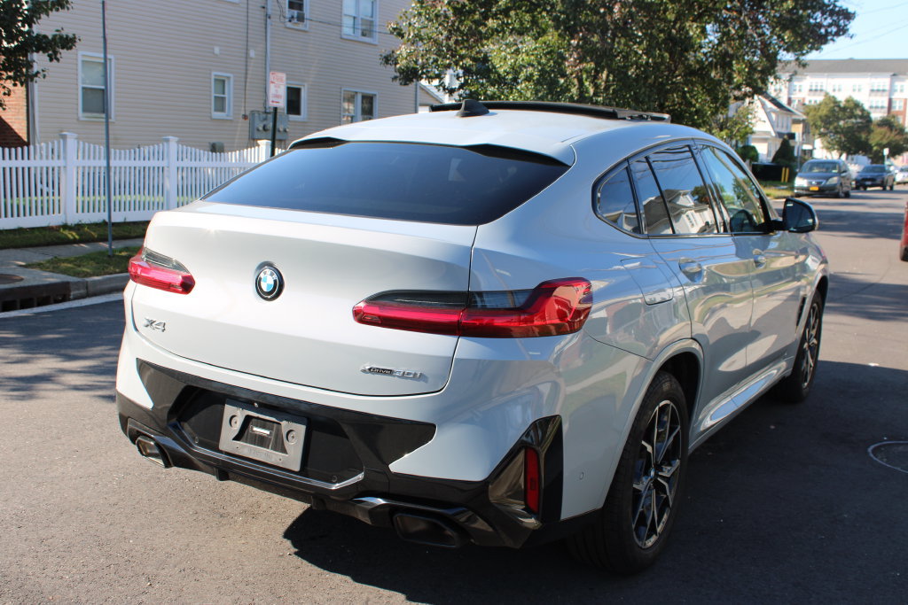 Used 2023 BMW X4 xDrive30i AWD/4WD image 6