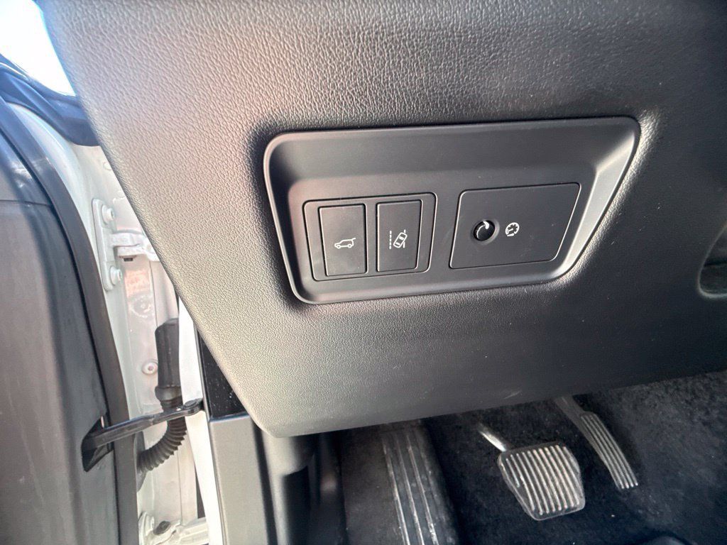 Used 2017 Land Rover Range Rover HSE AWD/4WD image 13