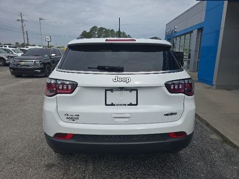 Used 2024 Jeep Compass Latitude AWD/4WD image 4