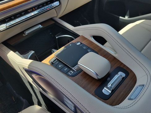 Certified 2025 Mercedes-Benz GLS 450 4MATIC image 23