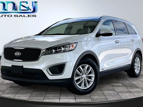Used 2017 Kia Sorento LX image 1