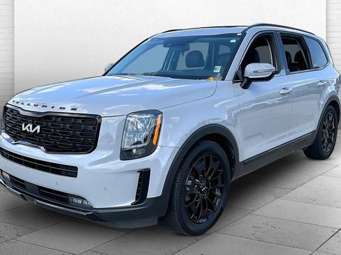 Used 2022 Kia Telluride SX w/ Nightfall Edition Package AWD/4WD image 3